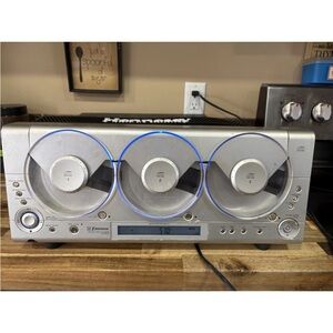 Emerson MS3106 Triple-Play Linear 3-CD Changer Shelf System Powers On (READ)